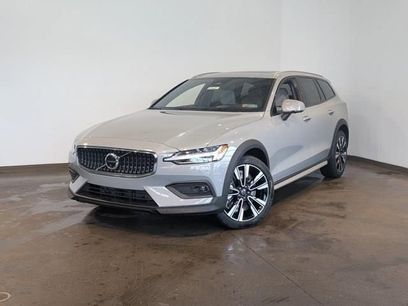 New 2026 Volvo V60 B5 Cross Country Ultra w/ Climate Package