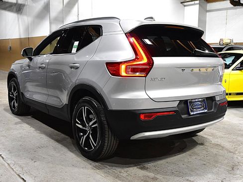 Used 2025 Volvo XC40 B5 Core image 11