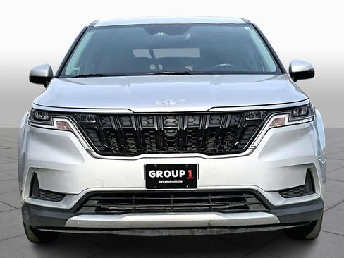 Used 2023 Kia Carnival LX image 4