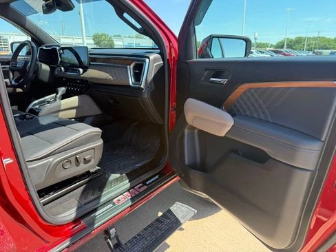 Used 2025 GMC Canyon Denali AWD/4WD image 22
