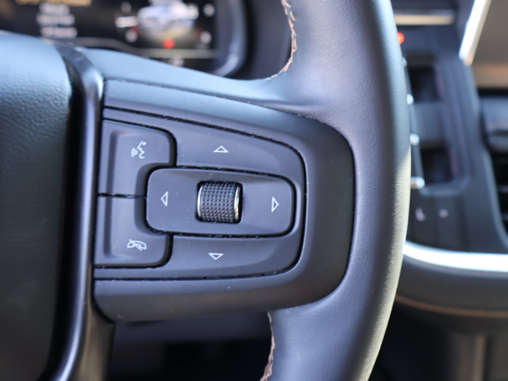 Used 2024 GMC Yukon AT4 w/ AT4 Premium Package AWD/4WD image 27