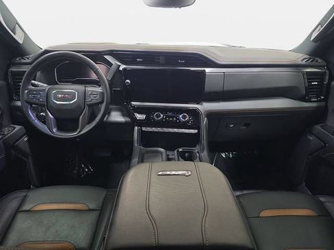 Used 2024 GMC Sierra 2500 AT4 w/ Technology Package AWD/4WD image 10
