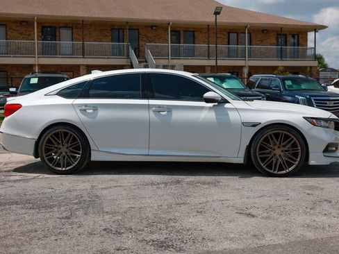 Used 2018 Honda Accord Touring image 16