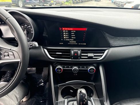 Used 2019 Alfa Romeo Giulia w/ Quick Order Package 22K Sport RWD image 21