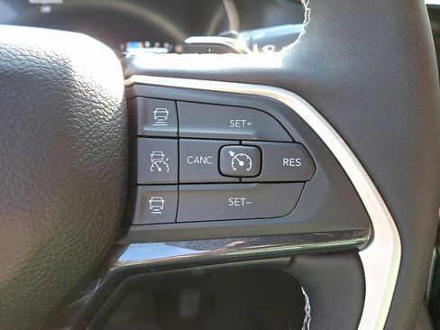 Certified 2023 Jeep Grand Cherokee Laredo w/ Luxury Tech Group I image 22