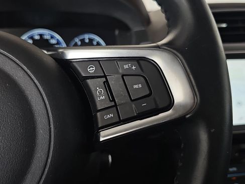 Used 2018 Jaguar F-PACE Portfolio AWD/4WD image 18