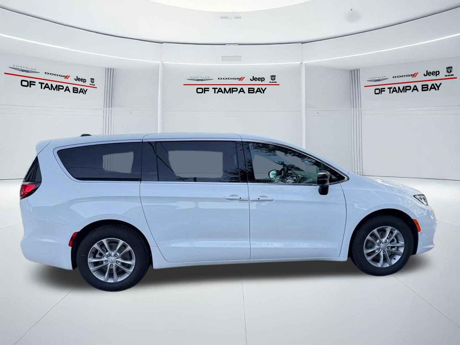 New 2026 Chrysler Pacifica Select FWD image 7