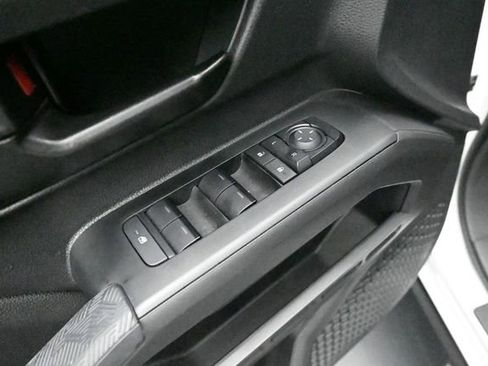 Used 2025 Toyota Tacoma SR5 AWD/4WD image 12