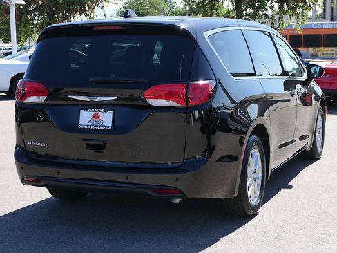 Used 2025 Chrysler Voyager LX FWD image 3
