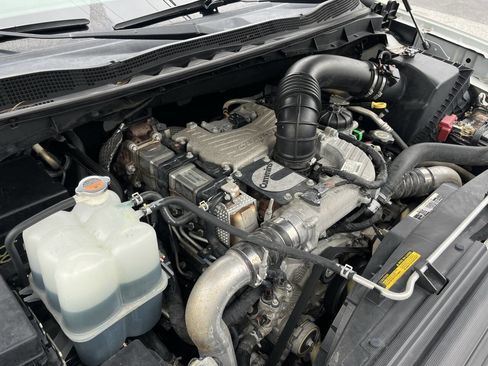 Used 2017 Nissan Titan S image 18