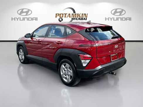 Certified 2025 Hyundai Kona SE image 7