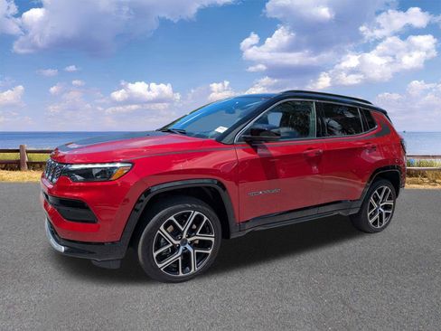 Certified 2025 Jeep Compass Limited w/ Elite Group AWD/4WD image 4