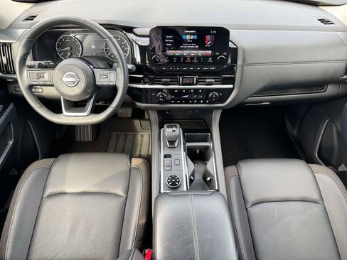 Used 2025 Nissan Pathfinder SL AWD/4WD image 12