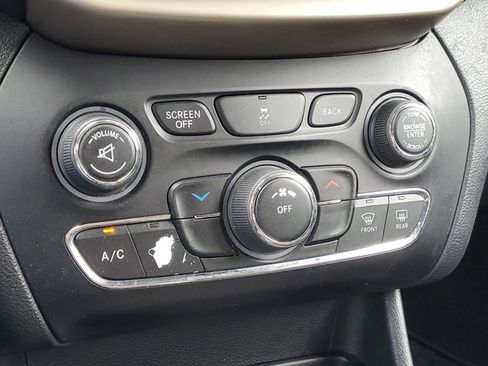 Used 2017 Jeep Cherokee Sport w/ Cold Weather Group AWD/4WD image 14