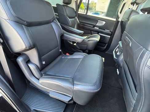 Used 2025 Ford Expedition Platinum AWD/4WD image 28