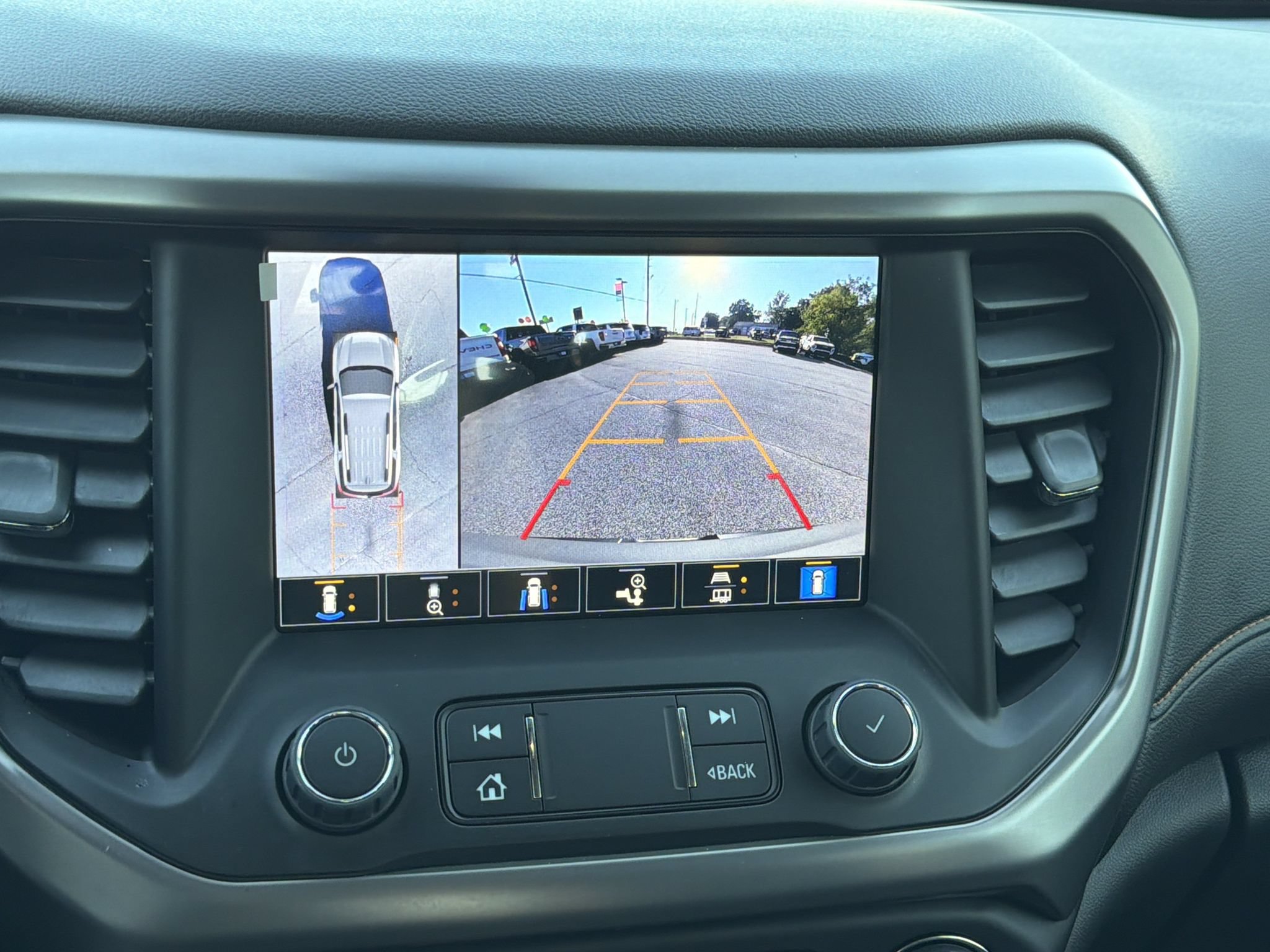 Used 2023 GMC Acadia AT4 w/ Technology Package AWD/4WD image 5