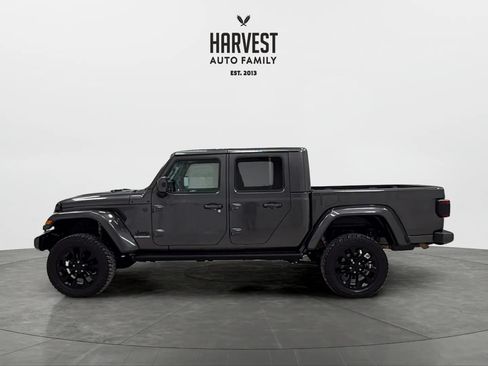 Used 2021 Jeep Gladiator Overland AWD/4WD image 2