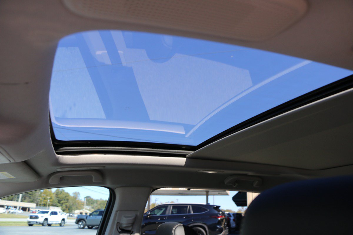 Used 2026 Acura MDX w/ Technology Package FWD image 28