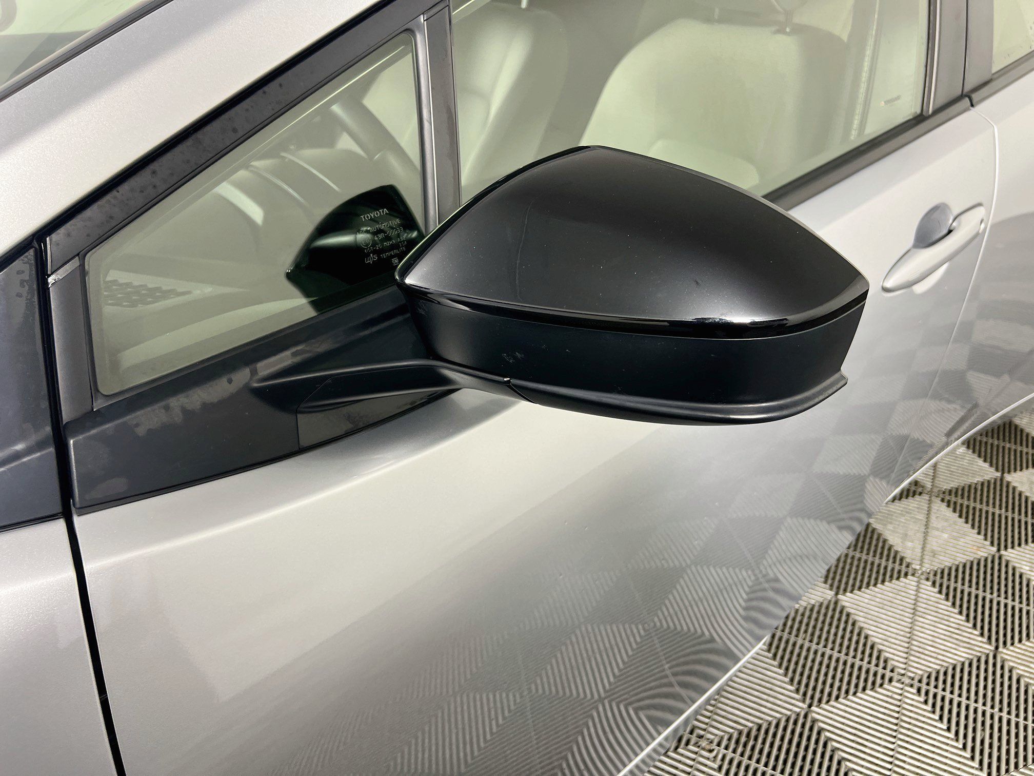 Used 2024 Toyota Prius LE FWD image 12