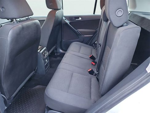 Used 2017 Volkswagen Tiguan Limited w/ Premium Package image 27