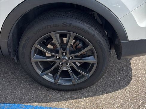 Used 2017 Ford Explorer XLT w/ Equipment Group 202A FWD image 5