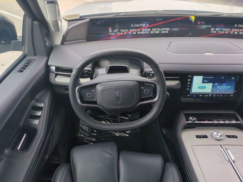 New 2025 Lincoln Navigator Reserve image 16