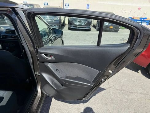 Used 2014 MAZDA MAZDA3 i Sport image 25