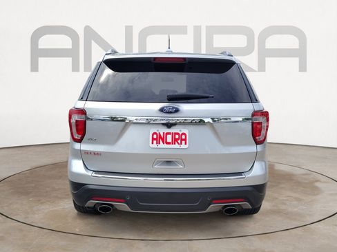 Used 2018 Ford Explorer XLT w/ Equipment Group 202A image 9