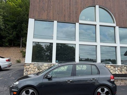 Used 2011 Volkswagen Golf 4-Door FWD image 27