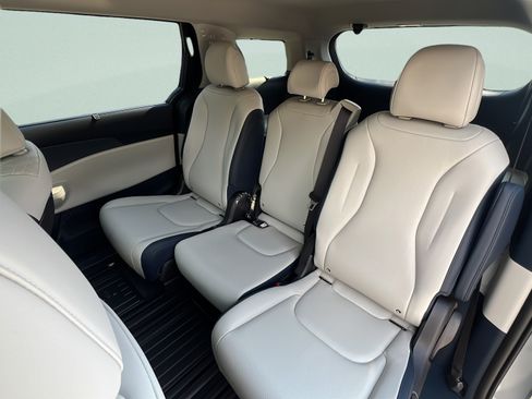 New 2026 Kia Carnival EX FWD image 13