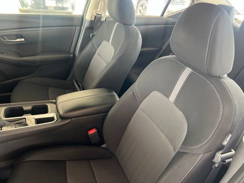 Certified 2023 Nissan Sentra SV FWD image 5