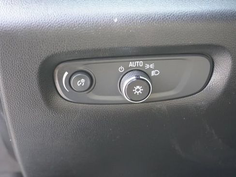Used 2022 Chevrolet Traverse LS FWD image 25