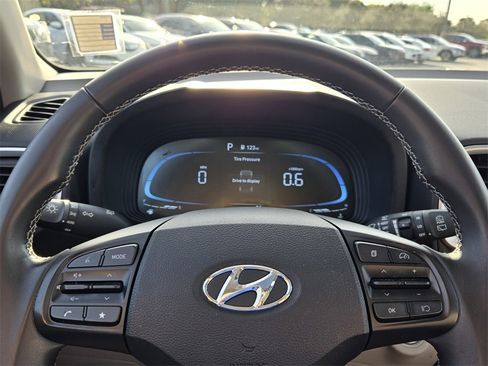 Certified 2024 Hyundai Venue SEL image 24