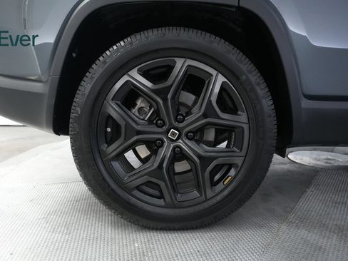 Used 2025 Rivian R1S Adventure Dual AWD/4WD image 20