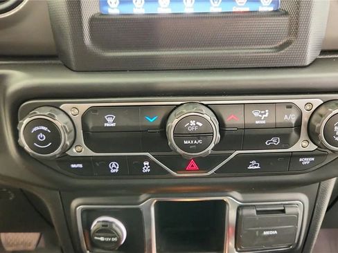 Used 2022 Jeep Wrangler Unlimited Sport AWD/4WD image 18