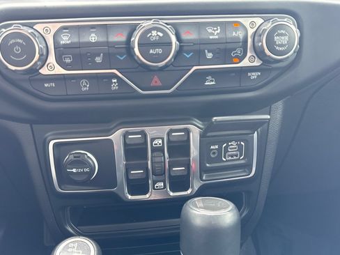 Used 2023 Jeep Wrangler Unlimited Sahara AWD/4WD image 22