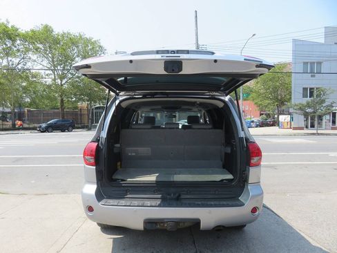 Used 2011 Toyota Sequoia Limited AWD/4WD image 28