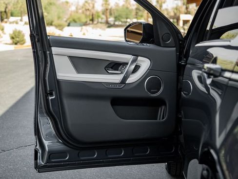 Used 2024 Land Rover Discovery Sport Dynamic SE image 12