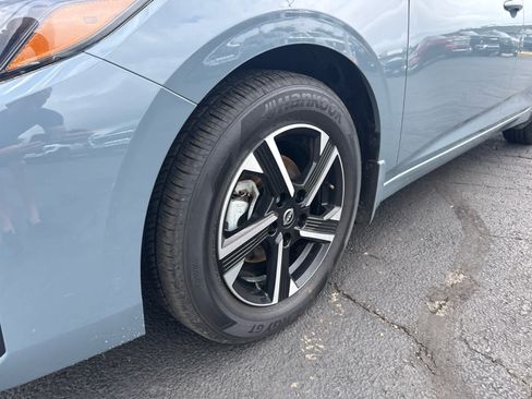Used 2025 Nissan Sentra SV FWD image 9