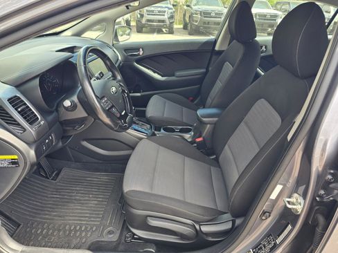 Used 2018 Kia Forte S w/ S Technology Package image 11