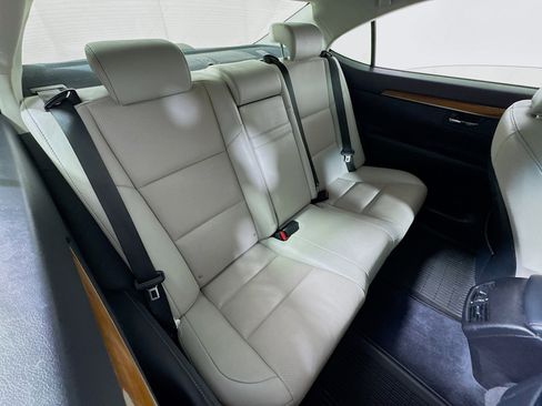 Used 2014 Lexus ES 300h w/ Premium Package w/Bamboo Trim image 25