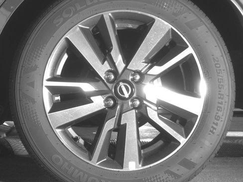 Used 2025 Nissan Versa SV FWD image 14