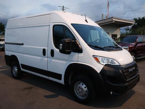 Used 2023 RAM ProMaster 2500 w/ Driver Convenience Group FWD image 3