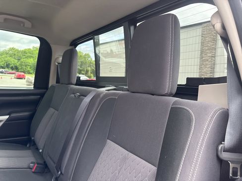 Used 2021 Nissan Titan SV w/ SV Convenience Package AWD/4WD image 5