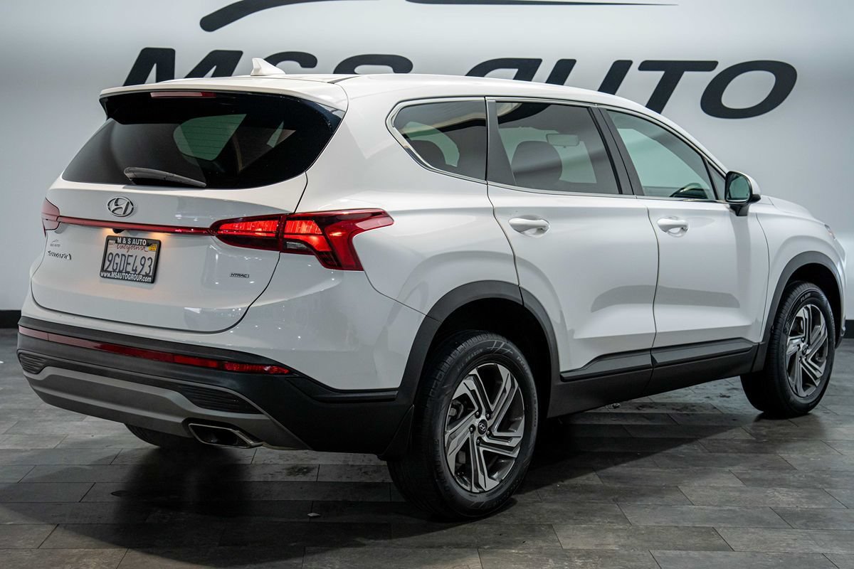 Used 2023 Hyundai Santa Fe SE w/ Cargo Package AWD/4WD image 4