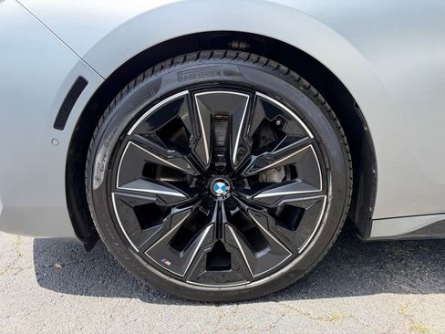 Used 2023 BMW 760i xDrive w/ Executive Package AWD/4WD image 8