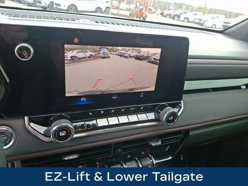 Used 2024 Chevrolet Colorado Z71 w/ Z71 Convenience Package 2 AWD/4WD image 17