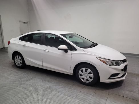 Used 2018 Chevrolet Cruze LS FWD image 11