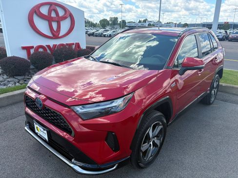 Used 2023 Toyota RAV4 SE w/ Weather & Moonroof Package AWD/4WD image 10