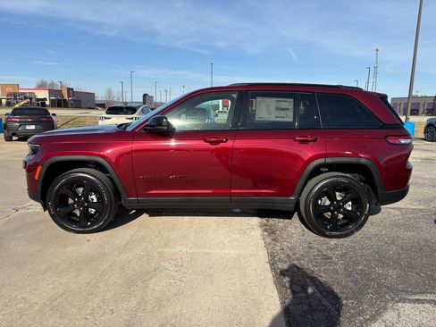 New 2025 Jeep Grand Cherokee Altitude image 6